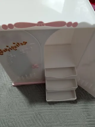 Armario Barriguitas Famosa blanco y rosa