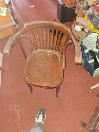 Silla antigua de madera