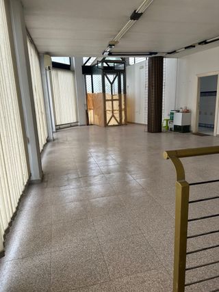 Bajo comercial con altillo