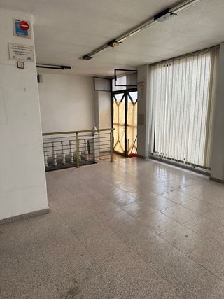 Bajo comercial con altillo