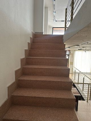 Bajo comercial con altillo