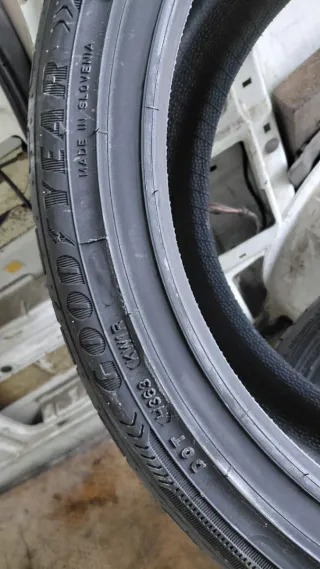Neumáticos Goodyear 215/45 R17