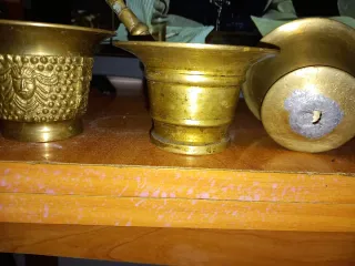 9 morteros antiguos de latón