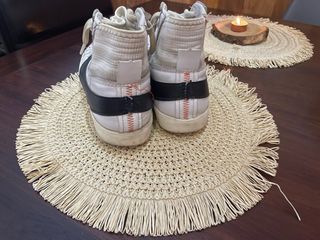 Zapatillas Botas Nike Blancas y Negras