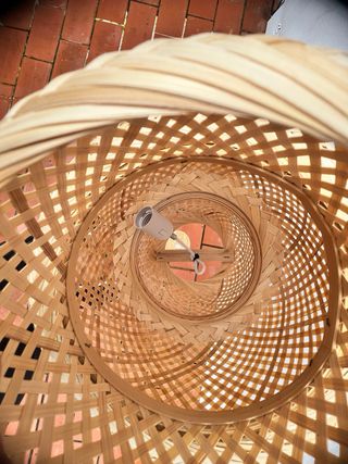 Lámpara colgante bambú ratán tejida