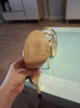 Zapatos tacón plataforma dorado