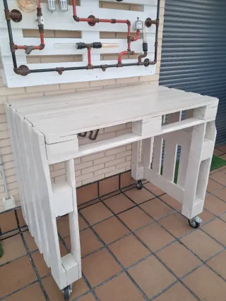 Mesa alta de palet "eco-friendly, reclaimed wood"