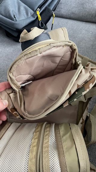 mochila pequeña de tipo militar