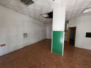 Local comercial en venta en Renfe - Bulevar 1º y 2º Fase en Jaén