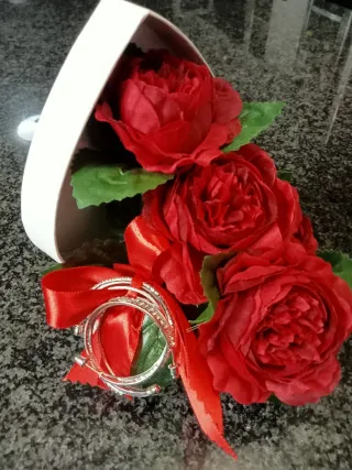 Caixa Coração com Rosas Vermelhas Artificiais