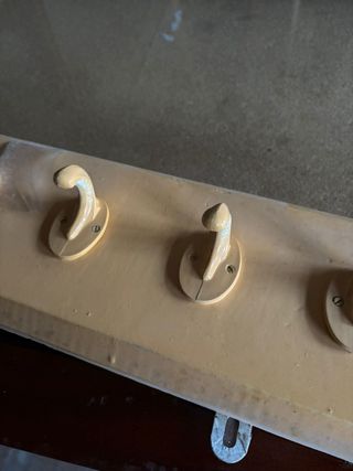 Perchero Vintage Madera y Plástico