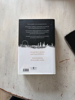 Historia de un canalla (Éxitos) (Spanish Edition)