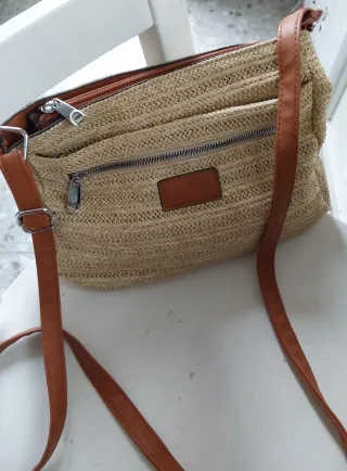 Bolso bandolera de paja con bolsillos