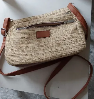 Bolso bandolera de paja con bolsillos