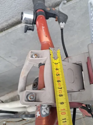 Cesta de bicicleta blanca