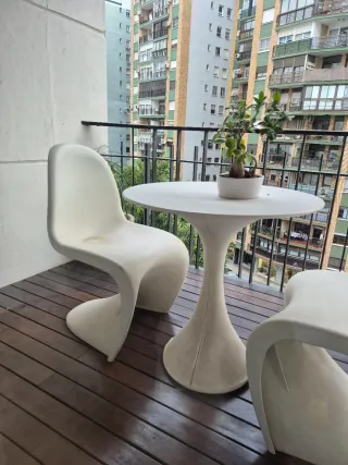 Conjunto terraza sillas Panton y mesa