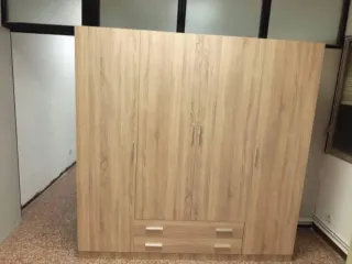 Armario blanco de madera