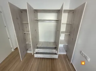 Armario blanco de madera