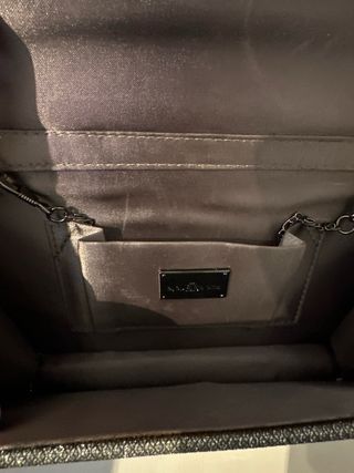 Cartera de fiesta con brillos plateados