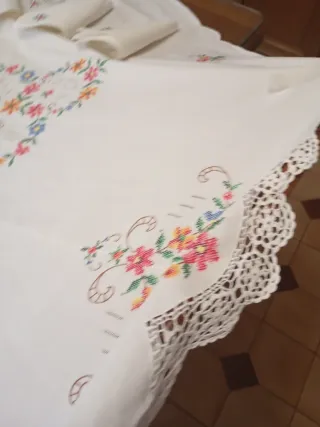 Mantelería Bordada a Mano Nueva redonda 1,70 diáme