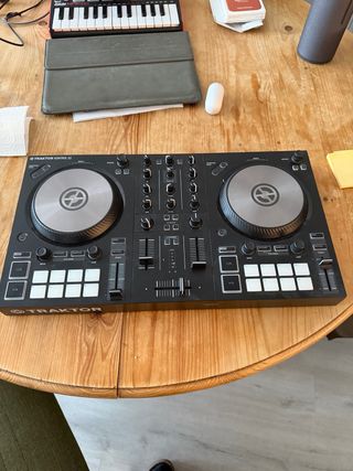 Controlador DJ Traktor Kontrol S2 MK3
