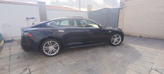 Tesla Model S 2015