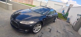 Tesla Model S 2015