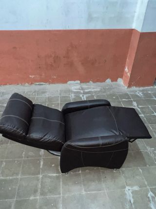Sillón reclinable de piel negro