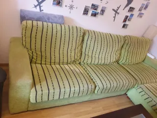 Chaiselongue muy cómodo con tres cocines