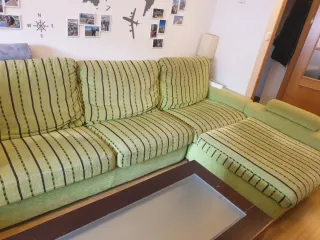 Chaiselongue muy cómodo con tres cocines