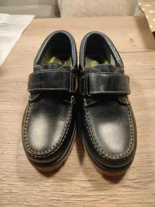 Náuticos colegio de piel con velcro  marca Gorila