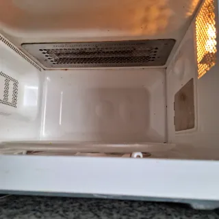 Microondas con grill y descongelación