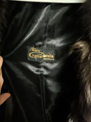 Abrigo de piel marrón y gris