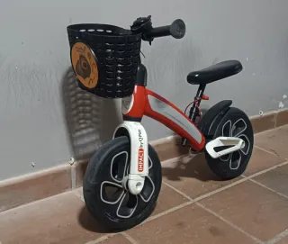 Bicicleta senza pedali per bambini