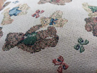 Reposapiés con 2 cajones y estampado