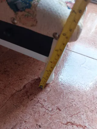 Reposapiés con 2 cajones y estampado