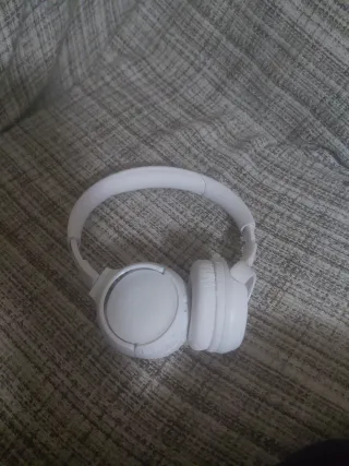Cascos JBL inalámbricos blancos