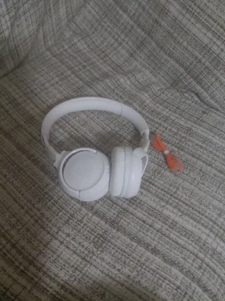 Cascos JBL inalámbricos blancos