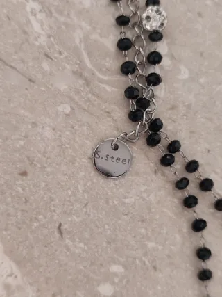 Collana con perline nere e cristalli