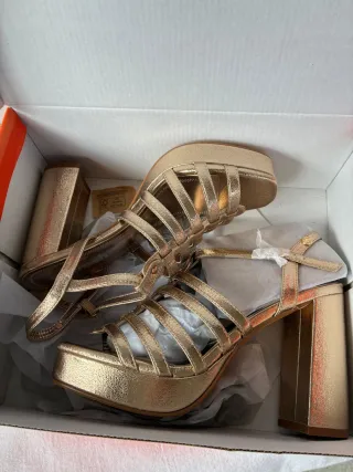 Sandalias Refresh Doradas Plataforma