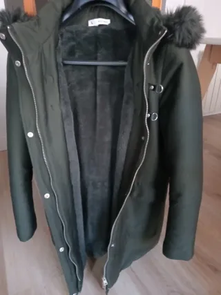 Parka mujer verde con capucha y pelo
