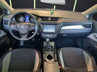 Toyota Avensis 150D Business Advance 105 kW (143 CV)