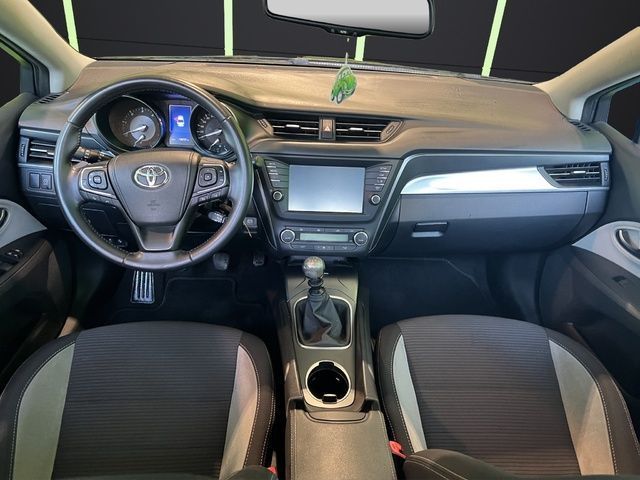 Toyota Avensis 150D Business Advance 105 kW (143 CV)