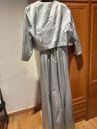 Vestido plateado con chaqueta