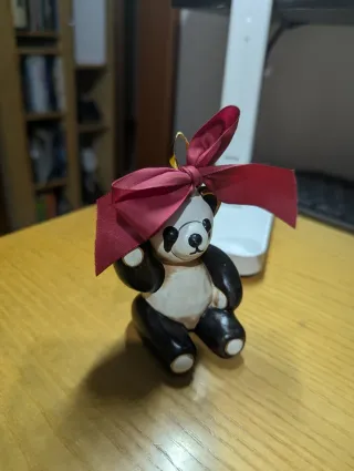 THUN Panda con fiocco rosso – originale, perfetto