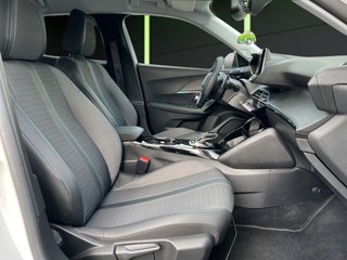 Peugeot 2008 PureTech 130 S&S Allure Pack EAT8 96 kW (130 CV)