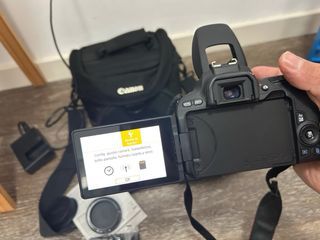 Cámara Canon eos 200D + maletin