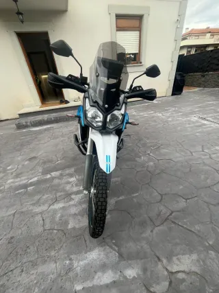 Voge 300 Rally 2023 - 2600km + Baúl+ carpuride.