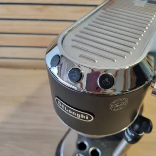 Cafetera Dedica EC685.BK De'Longhi