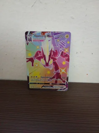Carta Pokémon Toxtricity VMAX Gigamax